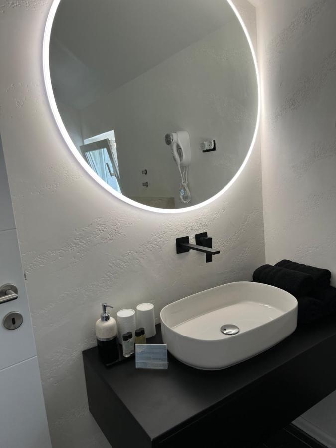 Madamik Apartments Bijela Exteriér fotografie