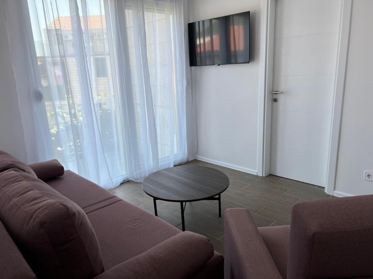Madamik Apartments Bijela Exteriér fotografie