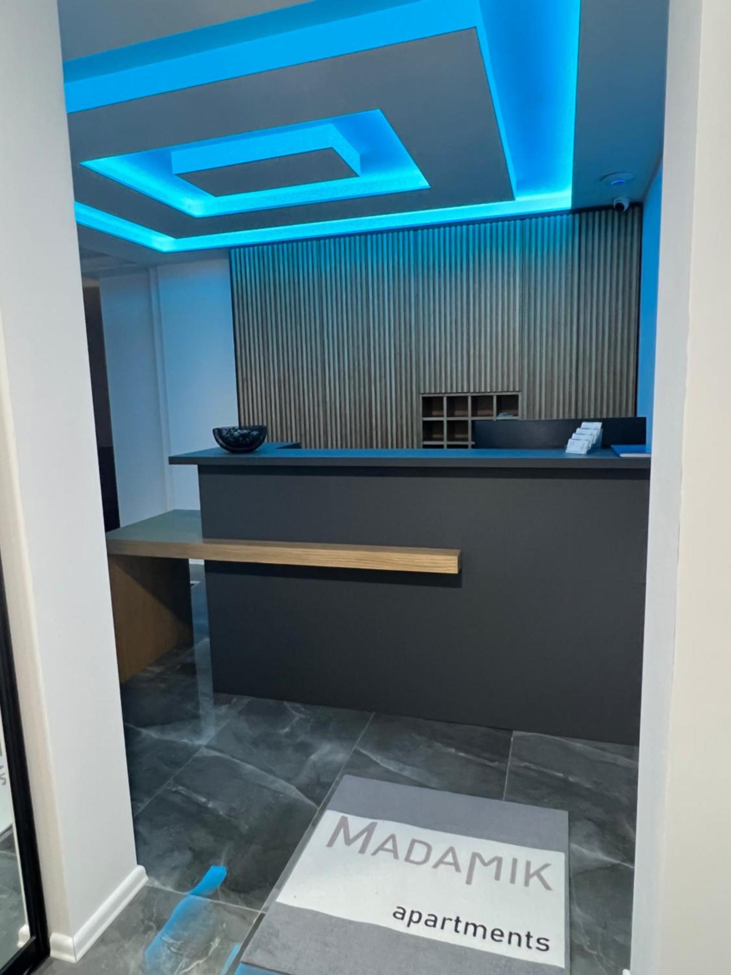 Madamik Apartments Bijela Exteriér fotografie