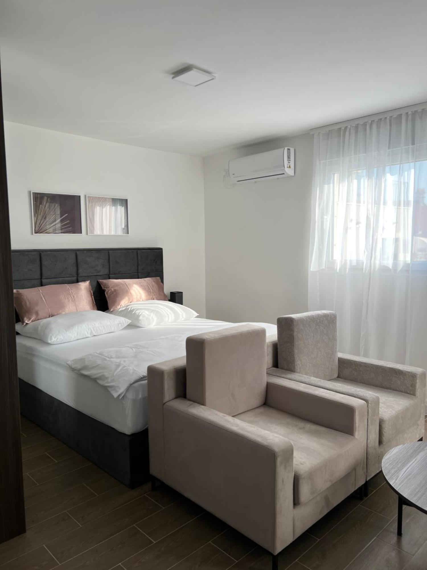 Madamik Apartments Bijela Exteriér fotografie